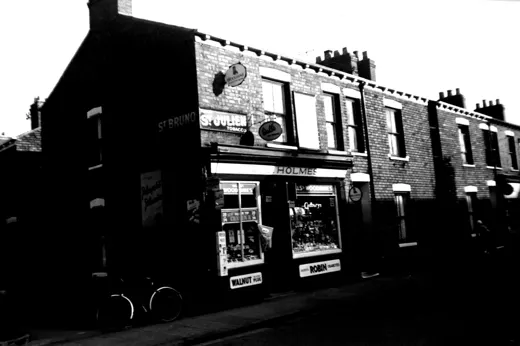 Hawthorn Avenue showing Holmes shop