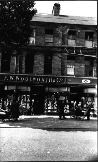 Hessle Road showing Woolworths